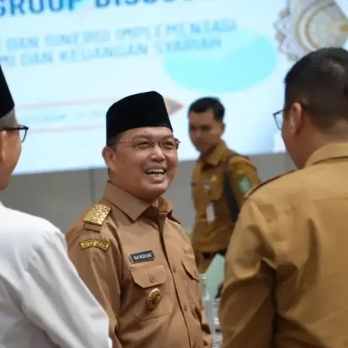 Gubernur Kalimantan Barat Ria Norsan membuka FGD Strategi dan Sinergi Implementasi Ekonomi dan Keuangan Syariah di Hotel Mercure Pontianak, Selasa (13/10/2026), untuk mendorong penguatan industri halal dan optimalisasi ZISWAF.