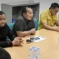 Bupati Kubu Raya Sujiwo membahas rencana pembangunan stadion representatif bersama konsultan infrastruktur di Jakarta. (foto: Prokopim KKR)