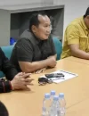 Bupati Kubu Raya Sujiwo membahas rencana pembangunan stadion representatif bersama konsultan infrastruktur di Jakarta. (foto: Prokopim KKR)