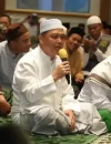 Gubernur Kalbar Ria Norsan bersama jemaah mengikuti kegiatan Subuh Keliling di Masjid Agung Oesman Al-Khair, Kabupaten Kayong Utara.