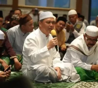 Gubernur Kalbar Ria Norsan bersama jemaah mengikuti kegiatan Subuh Keliling di Masjid Agung Oesman Al-Khair, Kabupaten Kayong Utara.