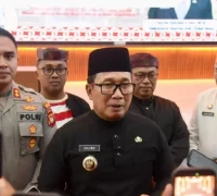 Bupati Kubu Raya Sujiwo usai memimpin upacara HUT ke-19 Kabupaten Kubu Raya.