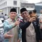Gubernur Kalbar Ria Norsan meninjau arus kendaraan di Simpang Garuda saat uji coba pengaturan lalu lintas Jembatan Kapuas I diperpanjang.