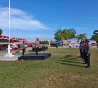 Kapolres Singkawang AKBP Dody Yudianto Arruan memimpin upacara kenaikan pangkat 39 personel Polres Singkawang.