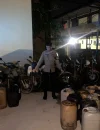 Polisi mengamankan 37 jerigen Pertalite dan sepeda motor bertangki siluman dalam pengungkapan dugaan penimbunan BBM bersubsidi di Pontianak.