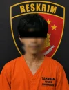 Terlapor kasus dugaan persetubuhan anak di Singkawang saat menjalani pemeriksaan polisi.