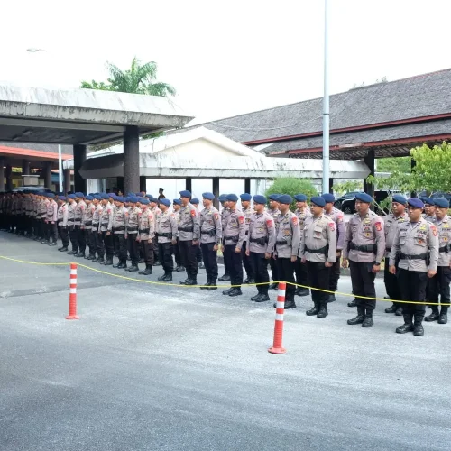 300 personel Brimob Kaltim dan Bali diberangkatkan ke Kalbar untuk menangani karhutla. (Foto: Polri)