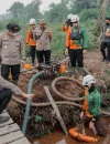 Kapolda Kalbar Irjen Pol Alberd Teddy Sianipar mengecek lokasi karhutla di lahan gambut Kubu Raya. (Foto: Hms-Polda Kalbar)