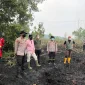 KLH meninjau lokasi karhutla di Jalan Arteri Bandara Singkawang, Kelurahan Pangmilang. (Res-Skw)