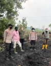 KLH meninjau lokasi karhutla di Jalan Arteri Bandara Singkawang, Kelurahan Pangmilang. (Res-Skw)