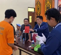 Polres Singkawang memusnahkan barang bukti pil yang diduga ekstasi dari kasus tersangka SO.