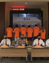 Kapolres Kayong Utara AKBP Adi Prabowo memaparkan pengungkapan kasus narkoba, curanmor, dan dugaan pembakaran lahan. (Foto: Res-KKU)