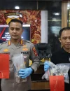 Kapolresta Pontianak Endang Tri Purwanto mengungkap kasus narkoba dengan barang bukti sabu, ekstasi dan cairan etomidate. (Res-Ptk)