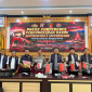 Polres Singkawang memaparkan pengungkapan 11 kasus kriminal sepanjang September 2026 dalam konferensi pers di Aula Sarja Arya Racana, Jumat (2/10/2026). (Foto: Res-skw)