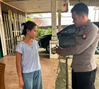 Warga Bengkayang melaporkan penemuan uang Rp14,85 juta melalui Call Center 110 Polres Bengkayang. (Foto: Res-Bly)