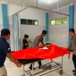 Jenazah SW dievakuasi ke RSUD Drs. Jacobus Luna, M.Si. Bengkayang untuk pemeriksaan medis. (Foto: Res-Bky)